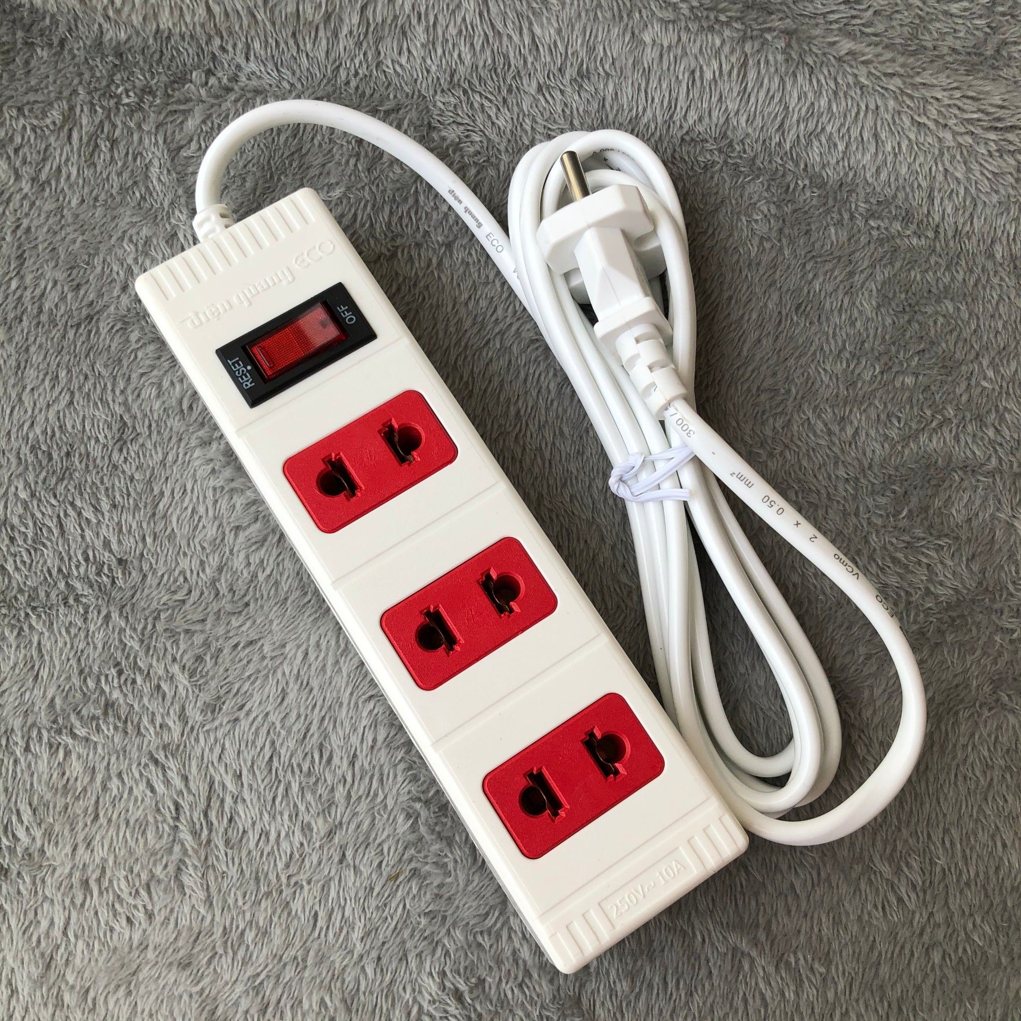 Ổ cắm Điện Quang ECO ĐQ ESK 32 ECO - 3 lỗ 2 chấu - 2 mét 2 Ổ cắm Điện Quang ECO ĐQ ESK 32 ECO - 3 lỗ 2 chấu - 2 mét - Hình ảnh 2